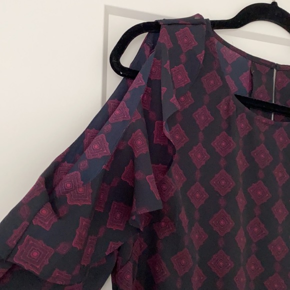 Blouse with ruffled cutout sleeve - Picture 2 of 2